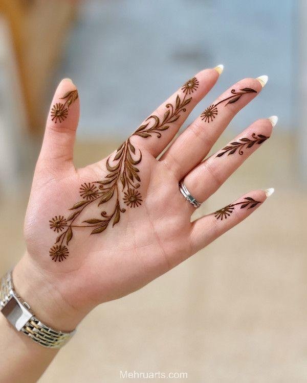 simple and beautiful mehndi design