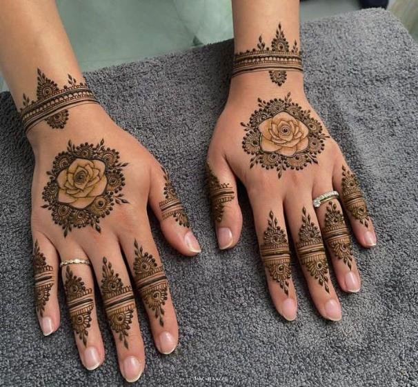 Simple Mehndi designs for back hands