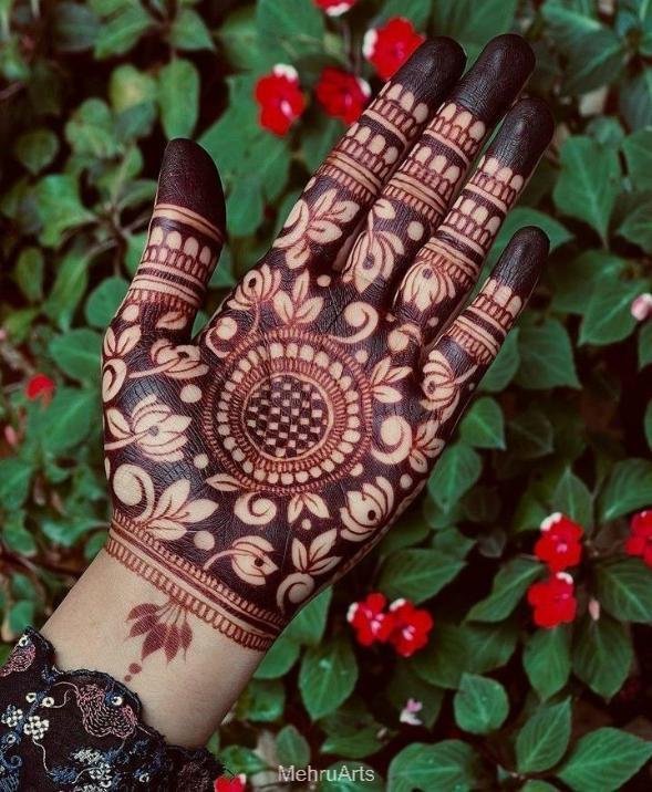 front hand simple mehndi design
