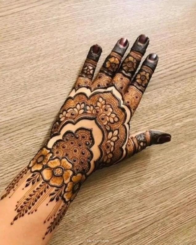 Simple Mehndi designs for back hands
