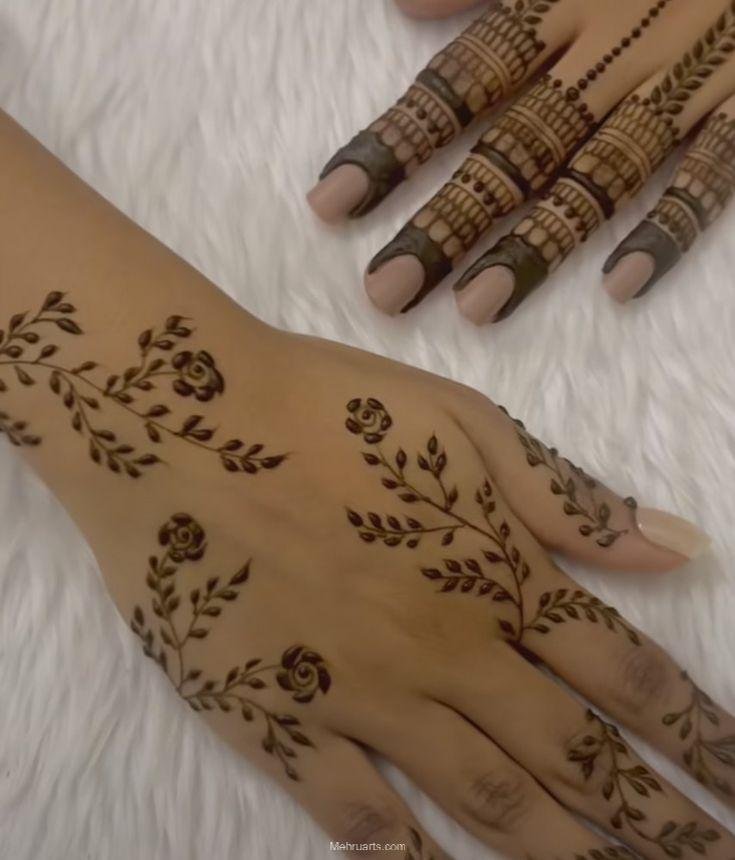 Simple Mehndi designs for back hands
