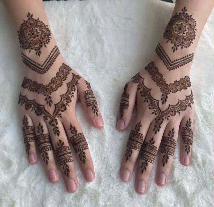 Simple Mehndi designs for back hands