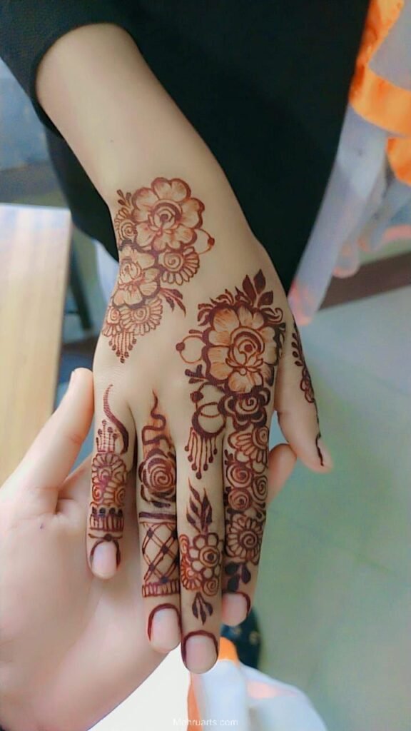 Simple Mehndi designs for back hands