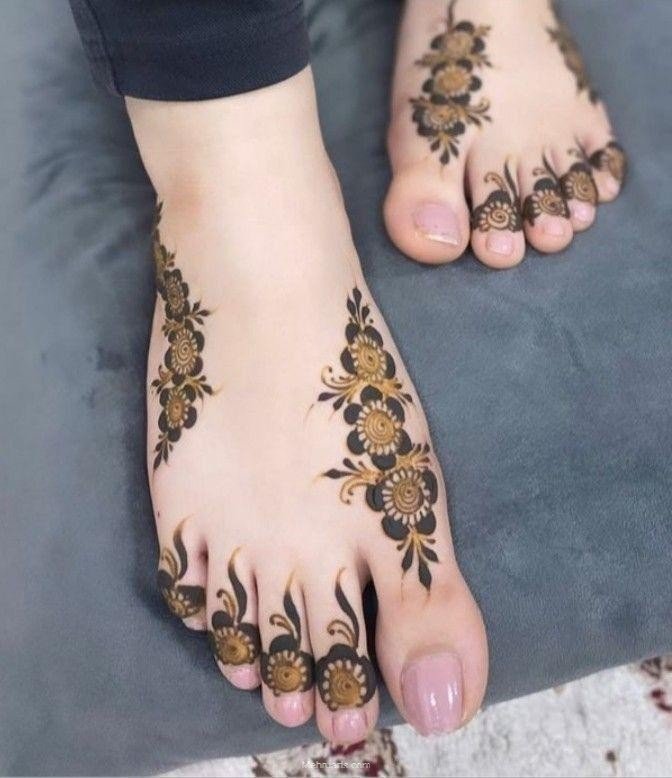 Simple Mehndi designs for feet!