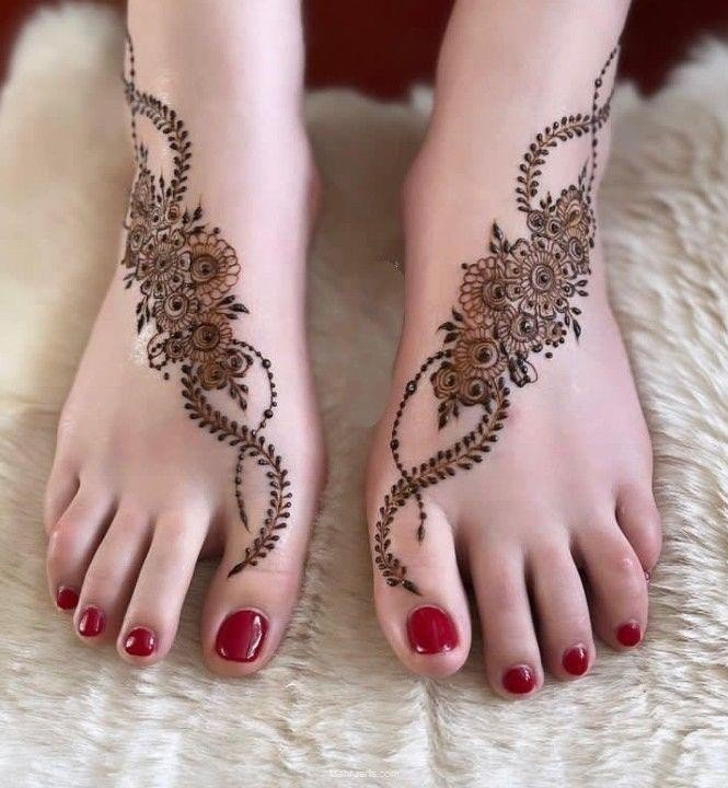 Simple Mehndi designs for feet!