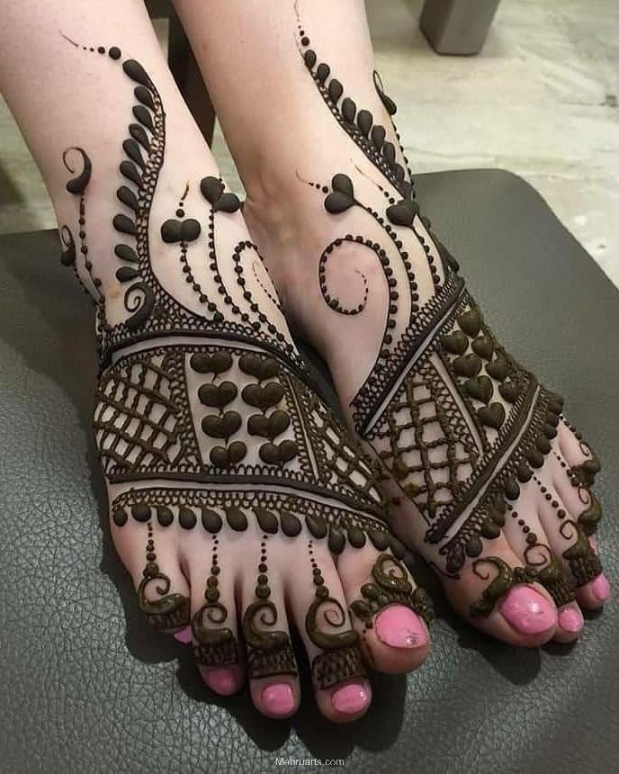 Simple Mehndi designs for feet!