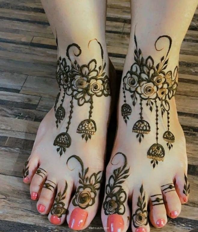 Simple Mehndi designs for feet!