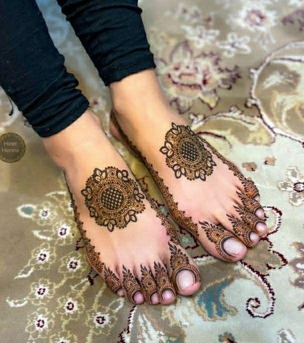 Simple Mehndi designs for feet!