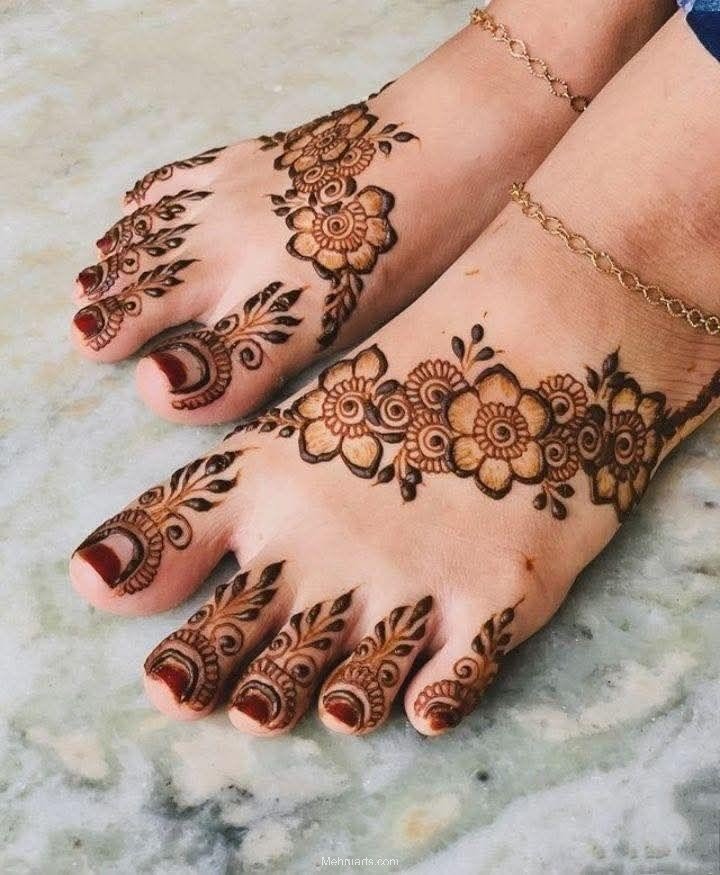 Simple Mehndi designs for feet!