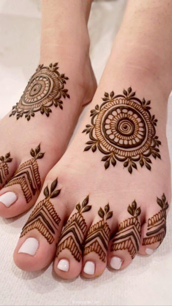 Simple Mehndi designs for feet!