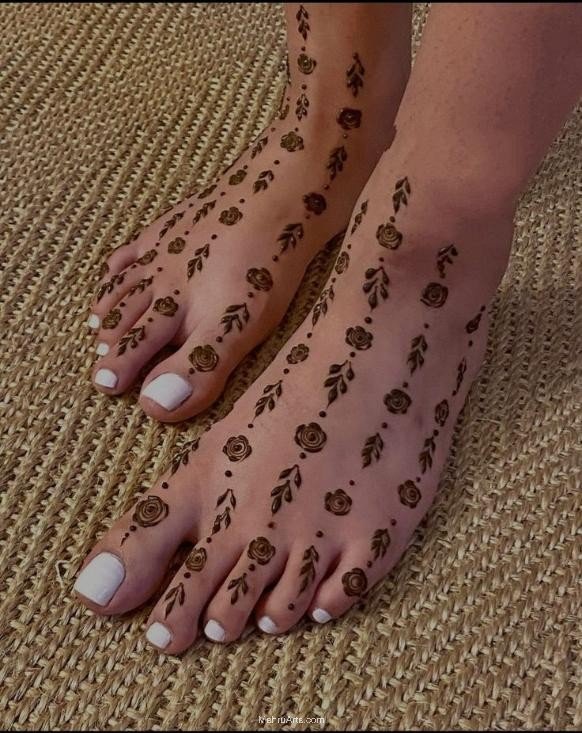 Simple Mehndi Designs for Feet