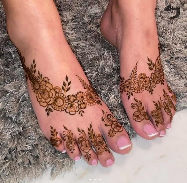 Simple Mehndi Designs for Feet