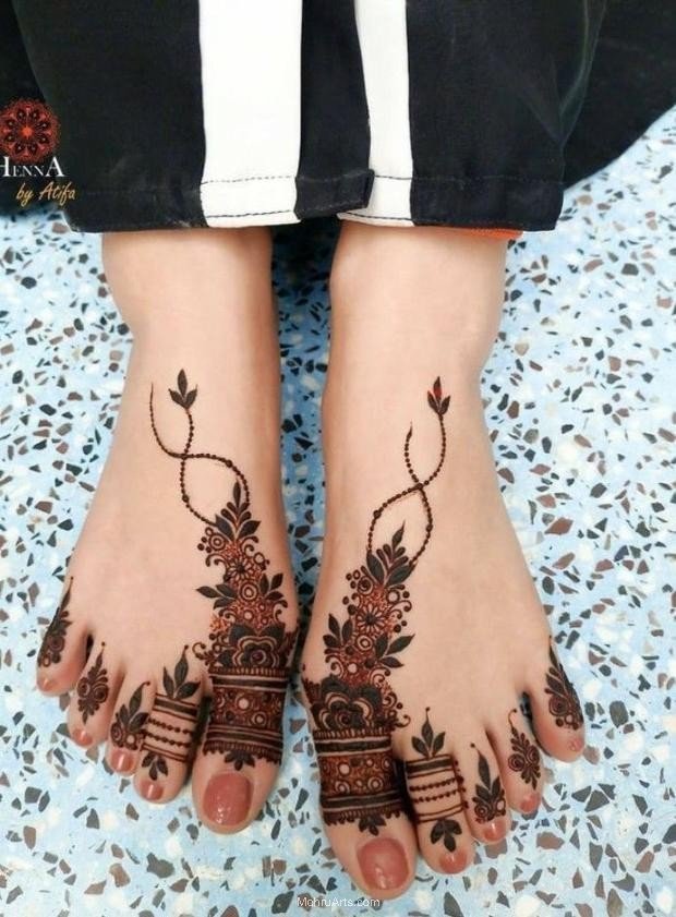Simple Mehndi Designs for Feet