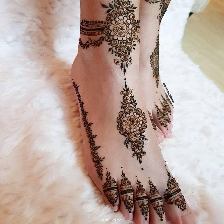 Simple Mehndi Designs for Feet