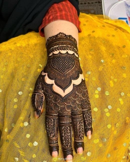 stylish back hand mehndi designs