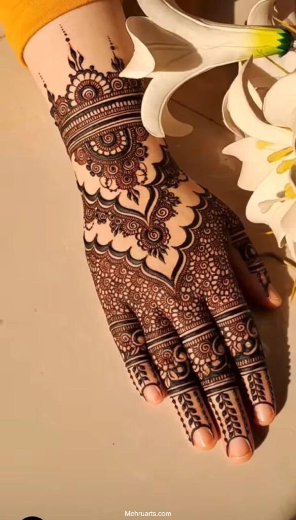 Stylish back hand mehndi designs Stylish back hand mehndi designs