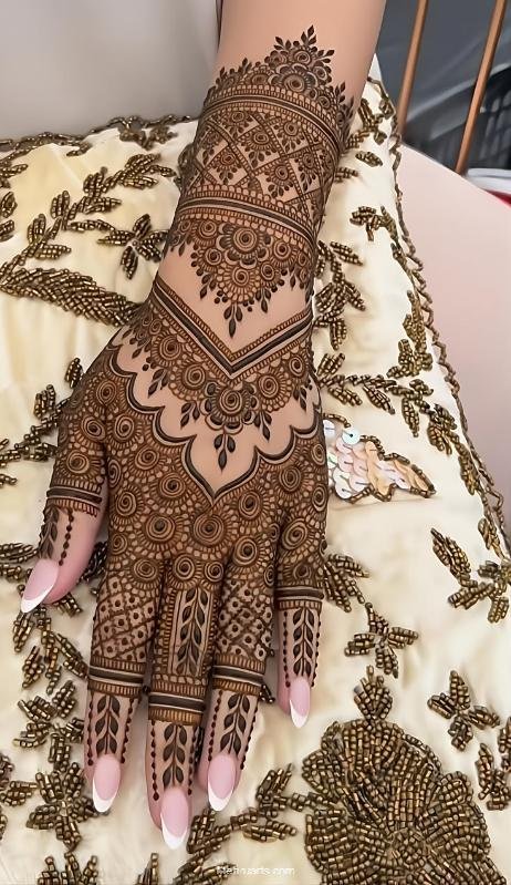 stylsih back hand mehndi designs stylsih back hand mehndi designs
